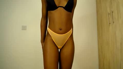 Snapshot of sizzly_ass chatting on 19, 5, 2026 sizzly_ass online show from 19, 5, 2026