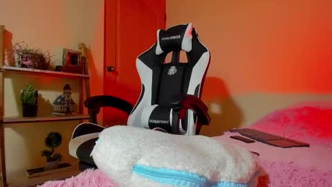 Your Queen Esthefi online show from 6, 1, 2025