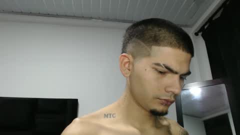 Snapshot of skinny_badboy chatting on 28, 12, 2024 E R O S online show from 28, 12, 2024