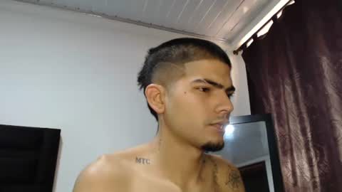 Snapshot of skinny_badboy chatting on 28, 12, 2024 E R O S online show from 28, 12, 2024