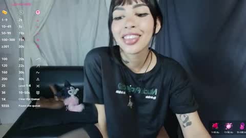 Snapshot of skinny_emily chatting on 27, 5, 2026 Emily Rojas online show from 27, 5, 2026