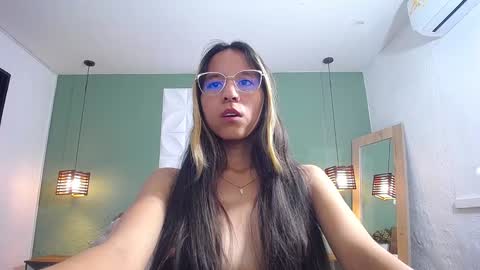 Snapshot of skinny_hottie18 chatting on 19, 1, 2025 skinny_hottie18 online show from 19, 1, 2025