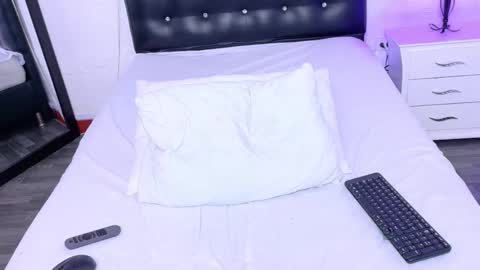 Snapshot of skinny_hottie18 chatting on 5, 3, 2025 skinny_hottie18 online show from 5, 3, 2025