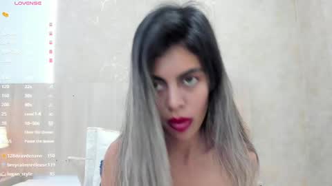 Snapshot of skinny_noa chatting on 4, 3, 2025 Noa online show from 4, 3, 2025