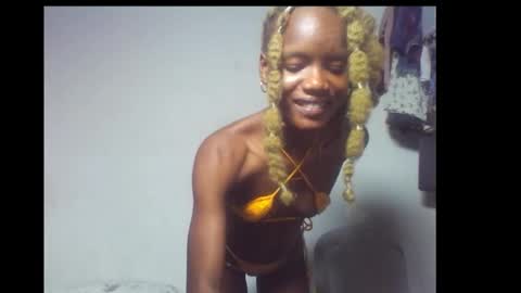 Linda independent model online show from 15, 12, 2025