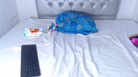 Snapshot of skinnyy_andtight chatting on 17, 12, 2024 Alexa online show from 17, 12, 2024