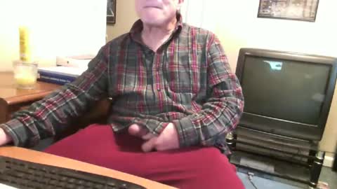 Snapshot of skn1960e chatting on 4, 1, 2025 skn1960e online show from 4, 1, 2025