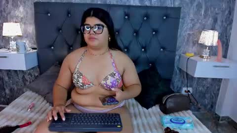 Snapshot of sky_white_ chatting on 22, 6, 2026 sky_white_ online show from 22, 6, 2026