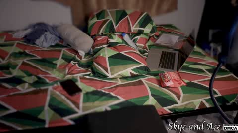 Skye and Ace online show from 12, 12, 2024