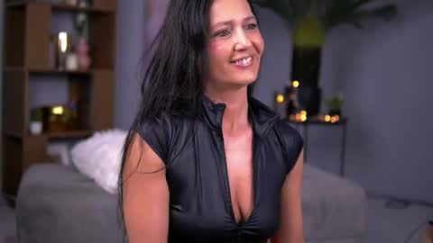 Snapshot of skylerlune chatting on 23, 4, 2026 Skyler online show from 23, 4, 2026