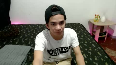 Snapshot of skyloquitexx chatting on 15, 4, 2026 skyler online show from 15, 4, 2026