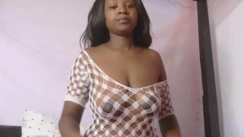 Snapshot of skyy_brown chatting on 26, 1, 2025 Bella online show from 26, 1, 2025