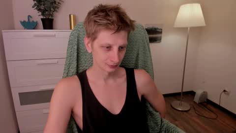Snapshot of slim_andy chatting on 5, 10, 2025 Andy online show from 5, 10, 2025