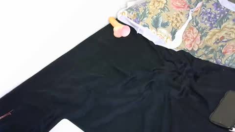 Snapshot of slim_me chatting on 10, 4, 2026 slim_me online show from 10, 4, 2026