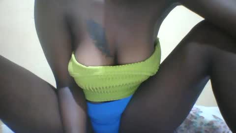 Snapshot of slim_petite_ebony chatting on 30, 1, 2025 slim_petite_ebony online show from 30, 1, 2025