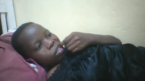 Snapshot of slim_petite_ebony chatting on 1, 2, 2025 slim_petite_ebony online show from 1, 2, 2025