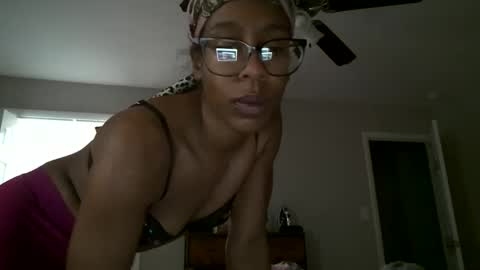 slimmmgooodiexoxo online show from 18, 12, 2025