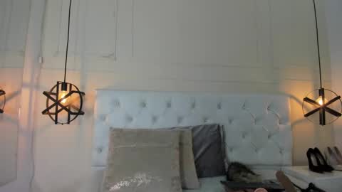 Snapshot of slut_milf1_ chatting on 15, 1, 2025 Luna online show from 15, 1, 2025