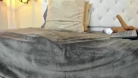 Snapshot of slut_milf1_ chatting on 6, 2, 2025 Luna online show from 6, 2, 2025