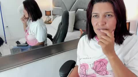 Snapshot of slut_milf_ chatting on 18, 4, 2026 slut_milf_ online show from 18, 4, 2026