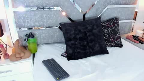 Snapshot of slut_milf_ chatting on 1, 5, 2026 slut_milf_ online show from 1, 5, 2026