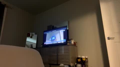 slutforu100 online show from 4, 1, 2025