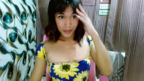 Snapshot of slutqueen_raz chatting on 28, 5, 2026 Raz online show from 28, 5, 2026
