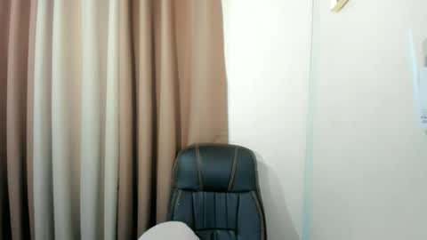 Snapshot of slutty_shanin chatting on 18, 6, 2026 SHANIN online show from 18, 6, 2026