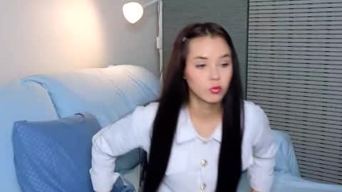 Snapshot of slyshypie chatting on 10, 9, 2025 Lily online show from 10, 9, 2025