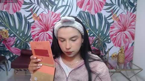 Snapshot of small__naughty chatting on 17, 4, 2026 Mariana Torres online show from 17, 4, 2026