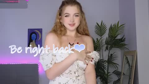 Snapshot of small_blondee chatting on 8, 1, 2025 Emily online show from 8, 1, 2025