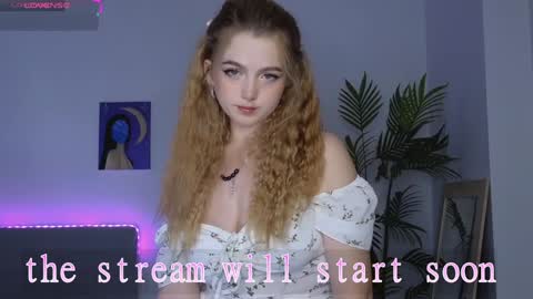 Snapshot of small_blondee chatting on 13, 1, 2025 Emily online show from 13, 1, 2025