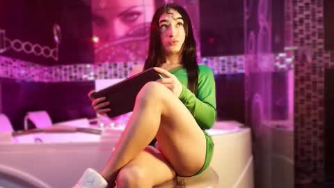 Small Hot19 online show from 17, 2, 2026