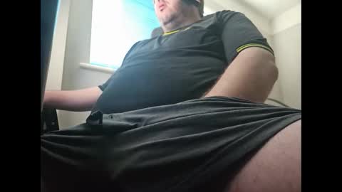 smallone19832 online show from 28, 10, 2025