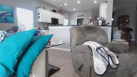 Daddy online show from 5, 1, 2025