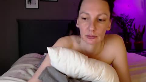 Anna no bbbbybybbabebyy just Anna. And dont call me mom please. online show from 16, 2, 2025