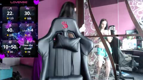 smile_cute_fox online show from 20, 4, 2026