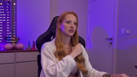 Snapshot of smilee_girl chatting on 24, 5, 2026 Emily Burns online show from 24, 5, 2026
