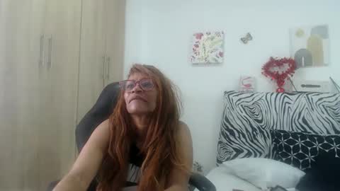 Snapshot of smilet_milf chatting on 8, 5, 2026 Smileth online show from 8, 5, 2026