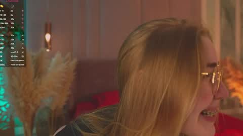 Mia online show from 8, 4, 2026