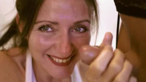 Snapshot of smilinglove chatting on 18, 10, 2025 Tati San online show from 18, 10, 2025