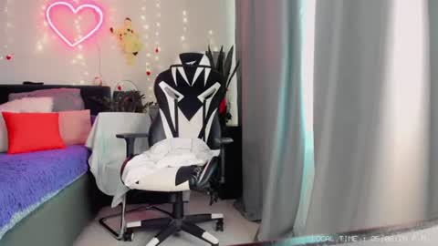 Snapshot of smurfette77 chatting on 28, 7, 2026 Sex-machine is my passion activate it with your tips and enjoy with me online show from 28, 7, 2026