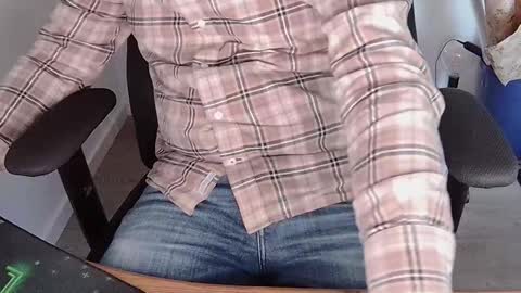 Snapshot of sneakybill82 chatting on 19, 11, 2025 Sneakybill online show from 19, 11, 2025