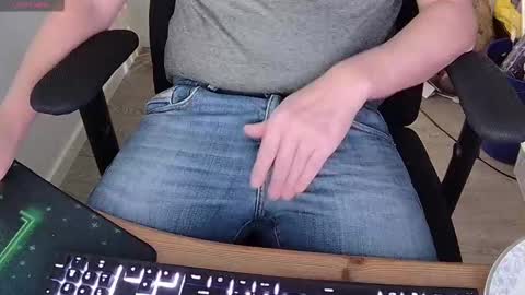 Snapshot of sneakybill82 chatting on 30, 11, 2025 Sneakybill online show from 30, 11, 2025