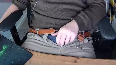 Snapshot of sneakybill82 chatting on 14, 12, 2025 Sneakybill online show from 14, 12, 2025