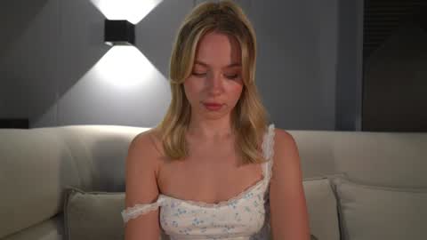 Snapshot of snow_is_falling chatting on 25, 1, 2025 Candice Snow online show from 25, 1, 2025