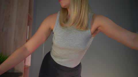 Snapshot of snow_is_falling chatting on 3, 2, 2025 Candice Snow online show from 3, 2, 2025