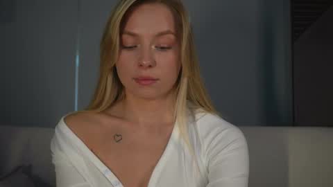 Snapshot of snow_is_falling chatting on 26, 2, 2025 Candice Snow online show from 26, 2, 2025