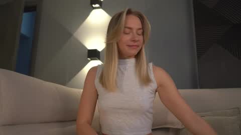 Snapshot of snow_is_falling chatting on 11, 3, 2025 Candice Snow online show from 11, 3, 2025
