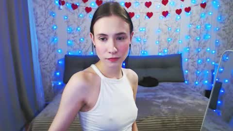 SnowWhate 00 online show from 27, 3, 2026